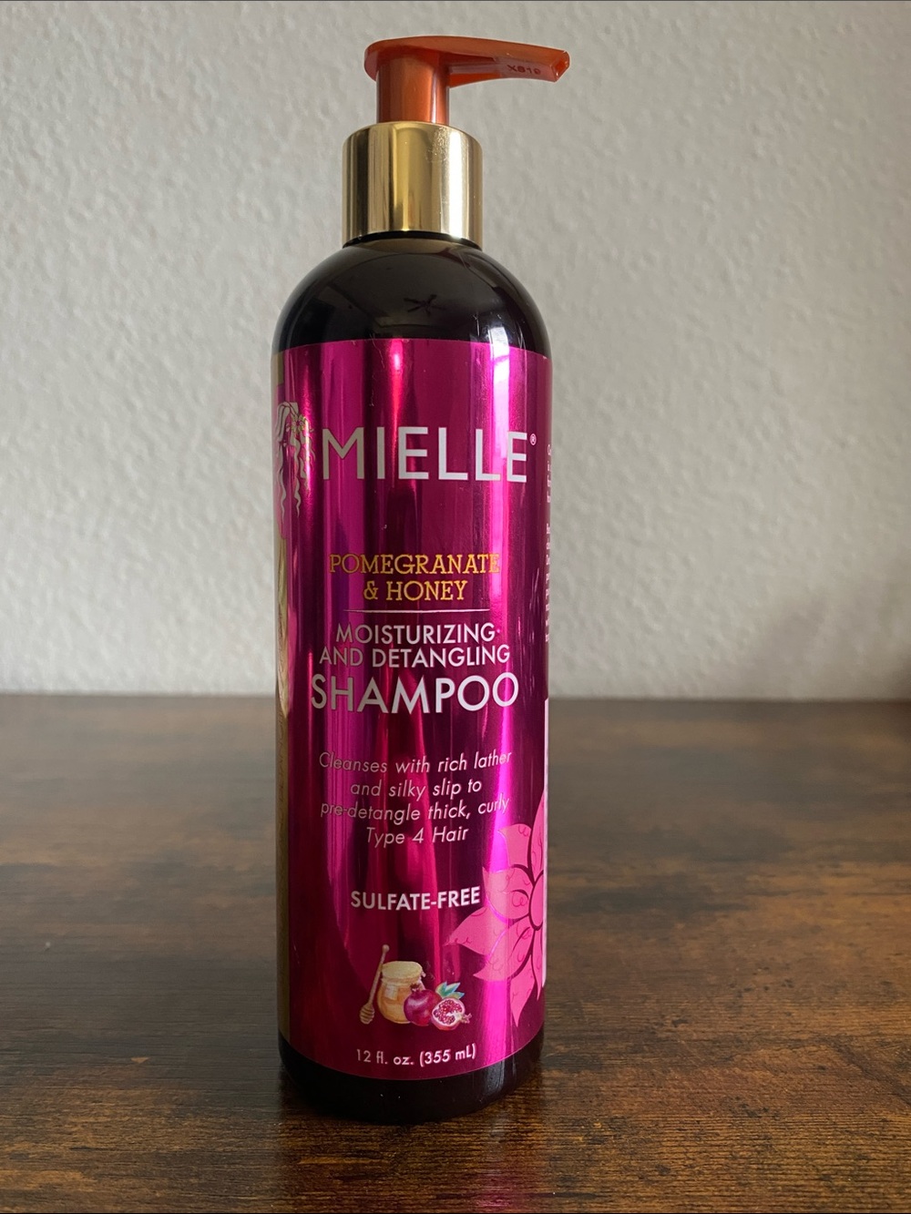 Mielle Pomegranate & Honey Moisturizing Detangling Shampoo